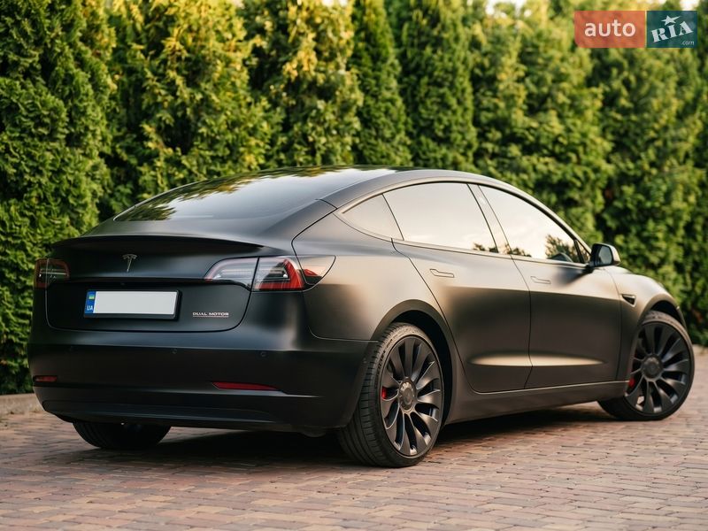 Седан Tesla Model 3 2022 в Киеве