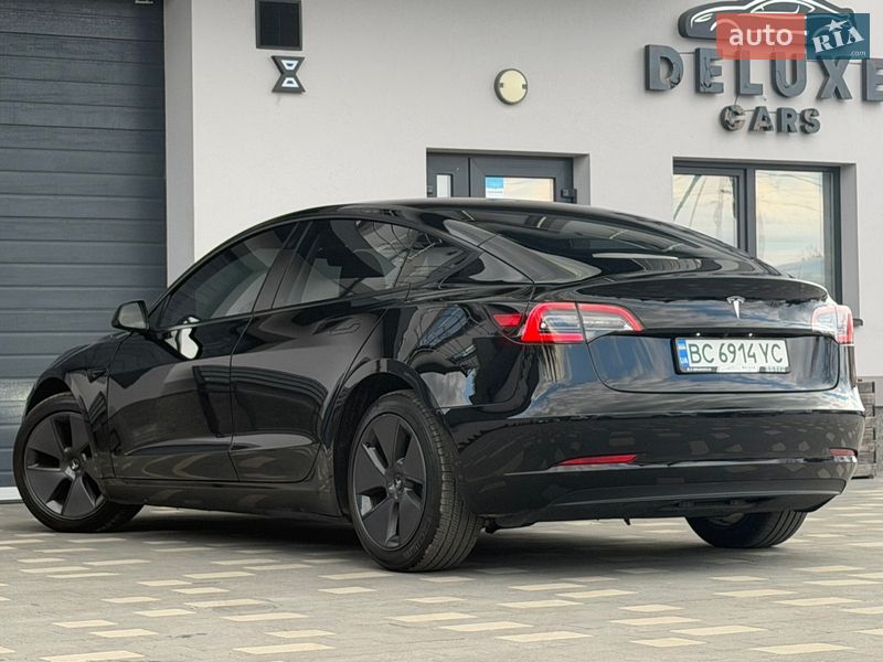 Седан Tesla Model 3 2023 в Дрогобыче