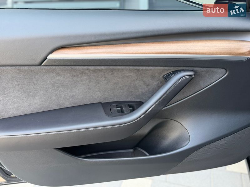 Седан Tesla Model 3 2023 в Дрогобыче
