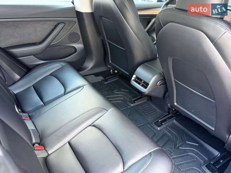 Седан Tesla Model 3 2023 в Дрогобыче