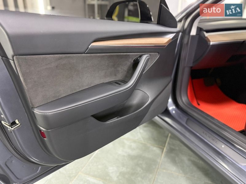 Седан Tesla Model 3 2023 в Николаеве