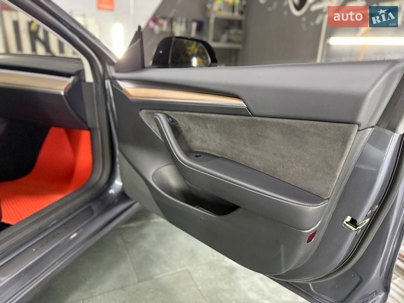 Седан Tesla Model 3 2023 в Николаеве