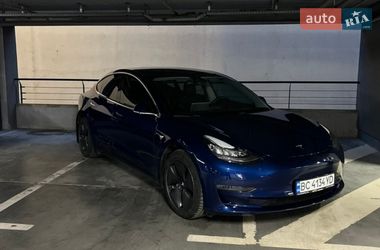 Седан Tesla Model 3 2018 в Львове