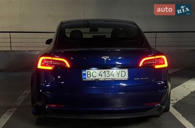 Седан Tesla Model 3 2018 в Львові