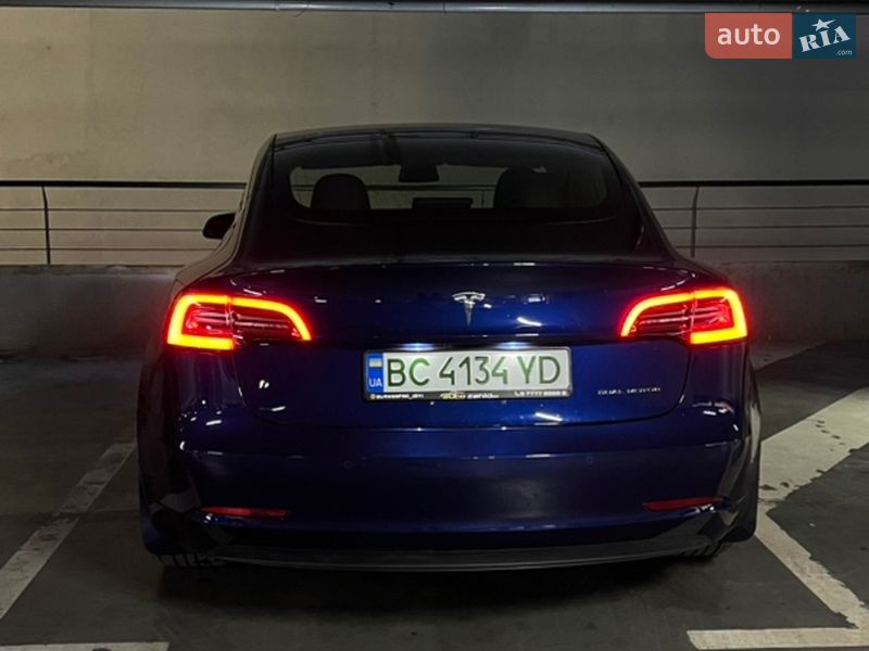 Седан Tesla Model 3 2018 в Львові