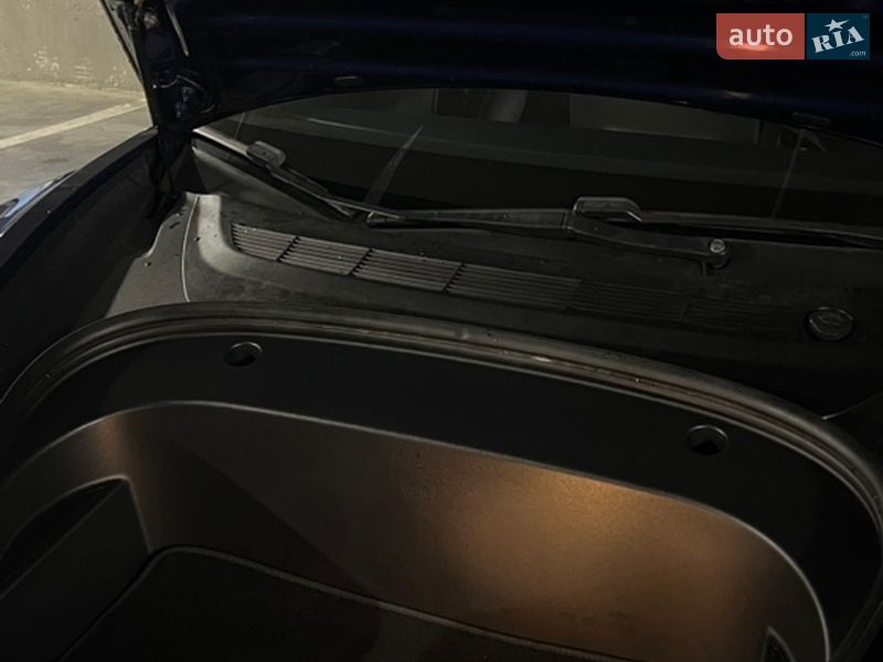 Седан Tesla Model 3 2018 в Львові