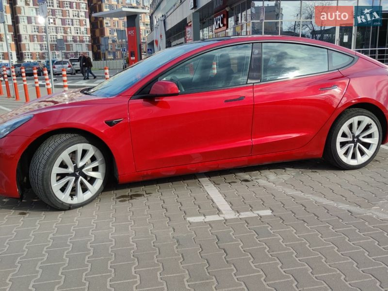 Седан Tesla Model 3 2022 в Киеве