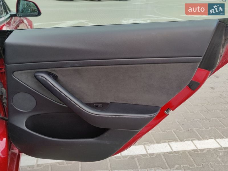 Седан Tesla Model 3 2022 в Киеве