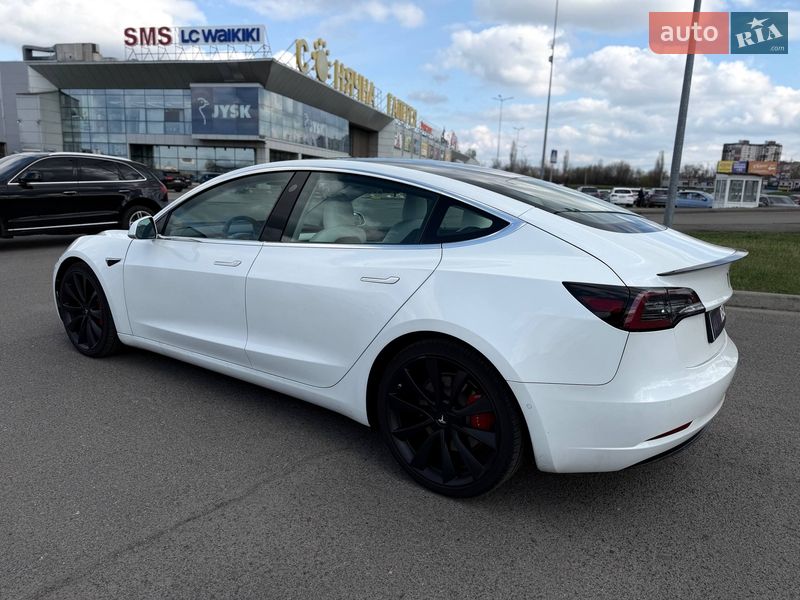 Седан Tesla Model 3 2019 в Кривому Розі