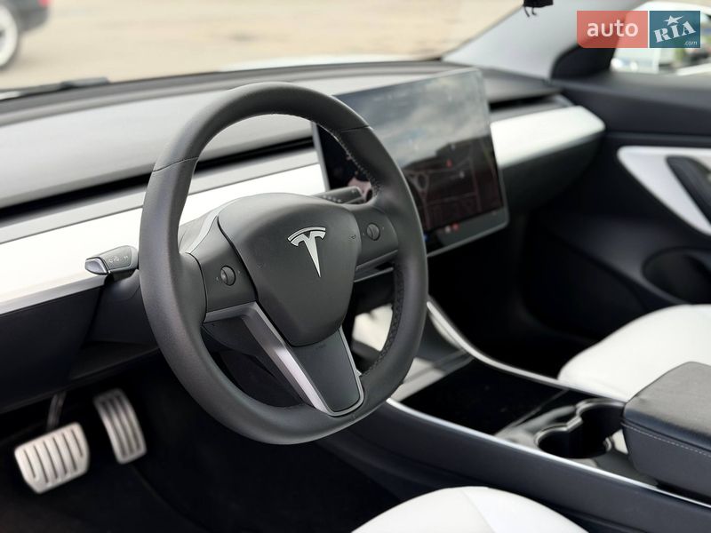 Седан Tesla Model 3 2019 в Кривому Розі