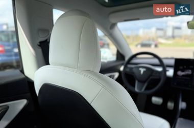Седан Tesla Model 3 2019 в Кривому Розі