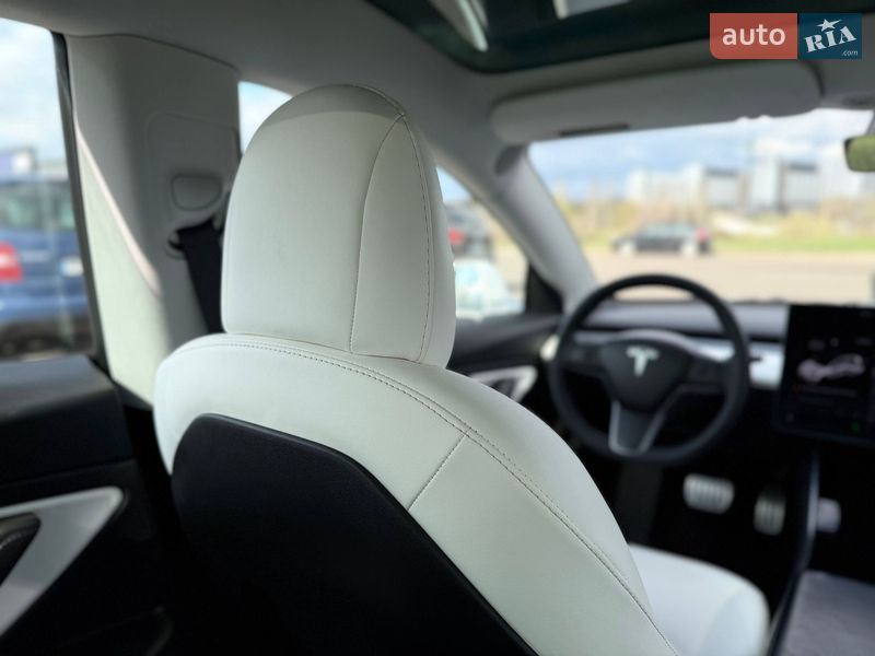Седан Tesla Model 3 2019 в Кривому Розі