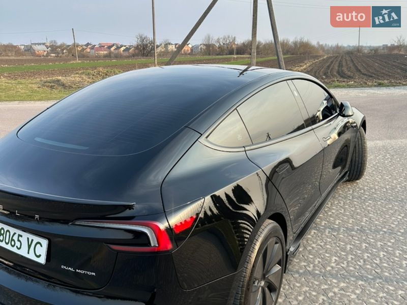 Седан Tesla Model 3 2024 в Львове