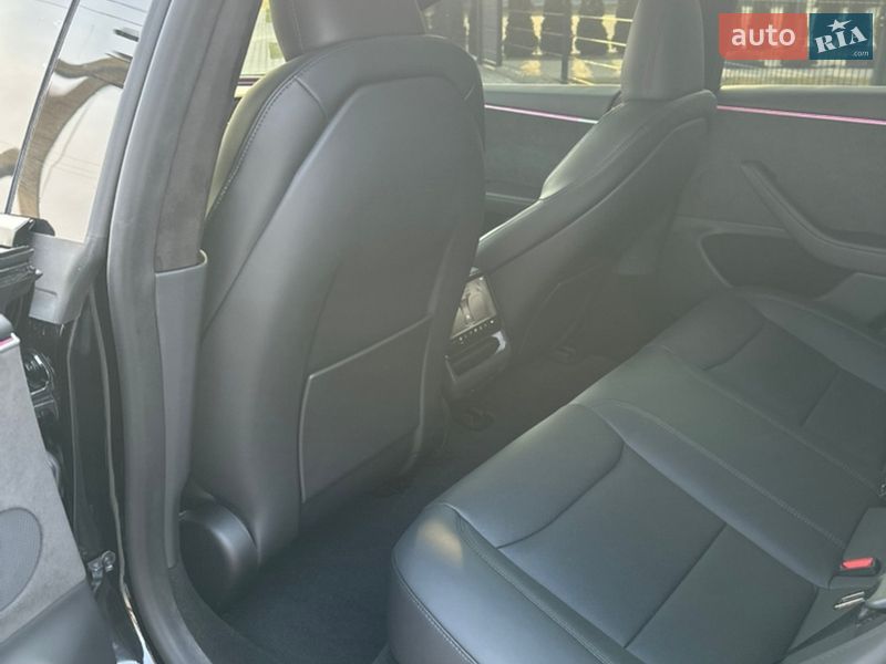 Седан Tesla Model 3 2024 в Львове