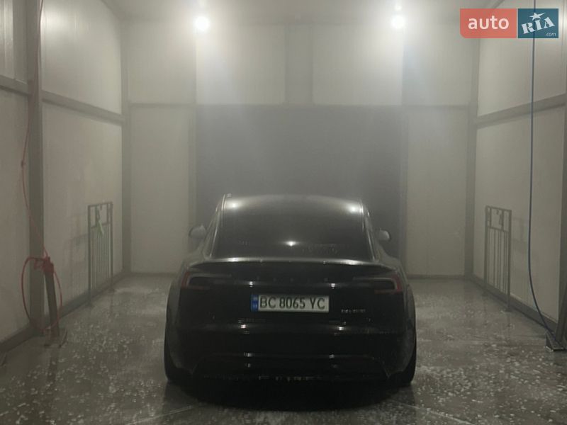 Седан Tesla Model 3 2024 в Львове