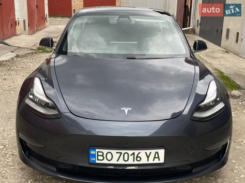 Седан Tesla Model 3 2020 в Тернополе