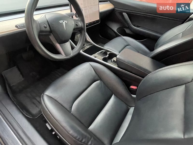 Седан Tesla Model 3 2020 в Тернополе