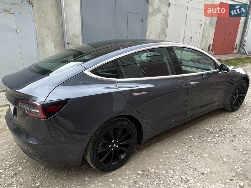 Седан Tesla Model 3 2020 в Тернополе