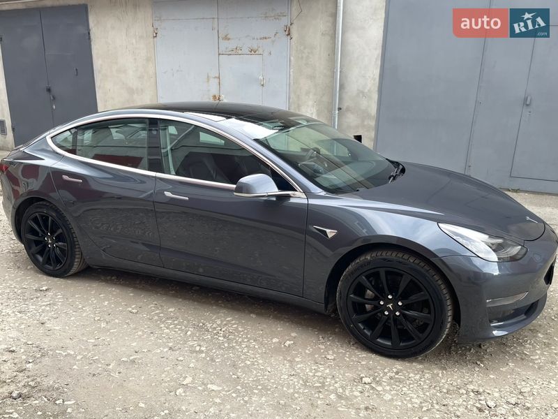 Седан Tesla Model 3 2020 в Тернополе