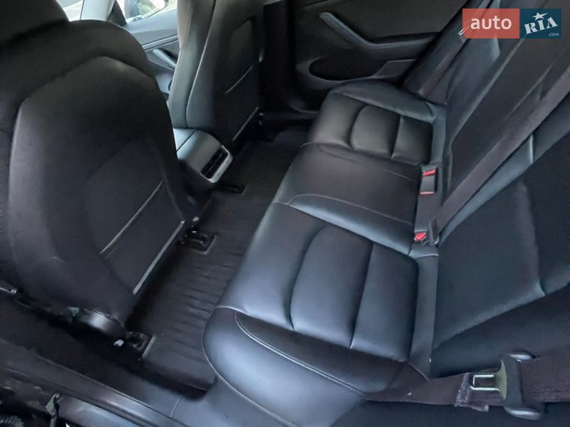 Седан Tesla Model 3 2020 в Тернополе
