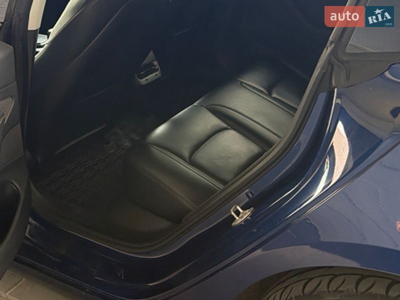 Седан Tesla Model 3 2019 в Киеве
