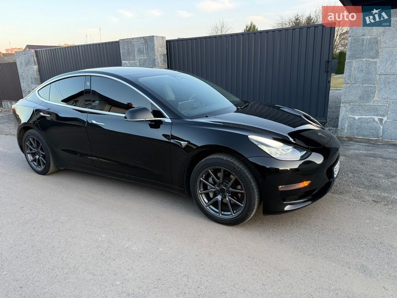 Седан Tesla Model 3 2019 в Старокостянтинові