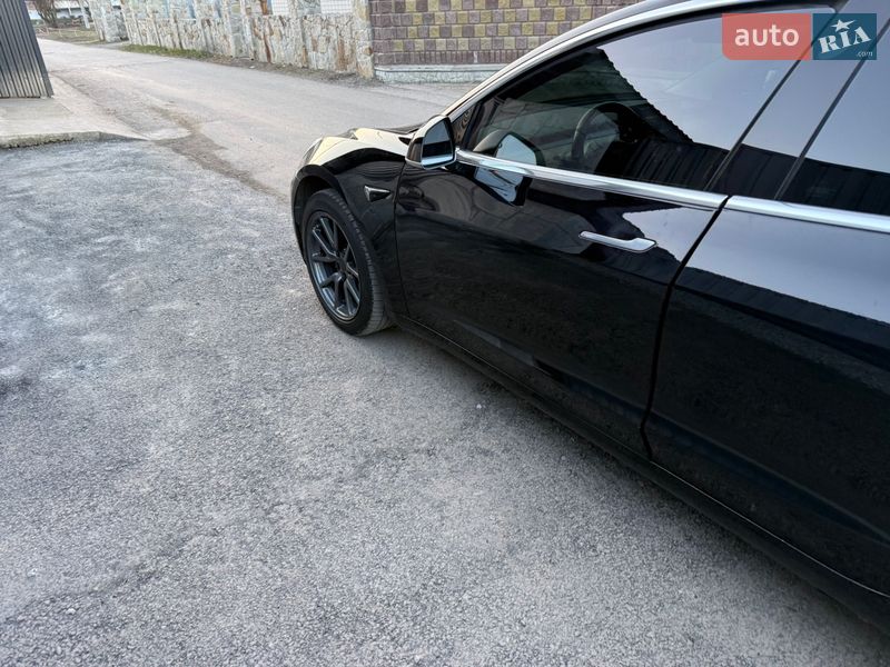 Седан Tesla Model 3 2019 в Старокостянтинові