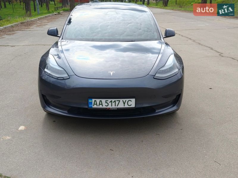 Седан Tesla Model 3 2022 в Киеве