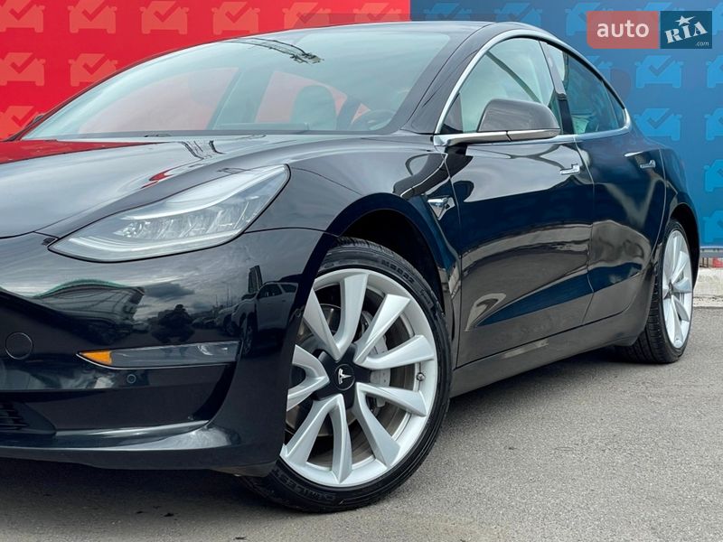 Седан Tesla Model 3 2019 в Киеве