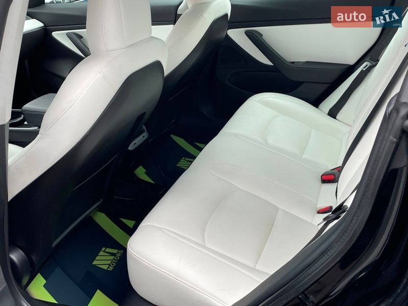 Седан Tesla Model 3 2019 в Киеве