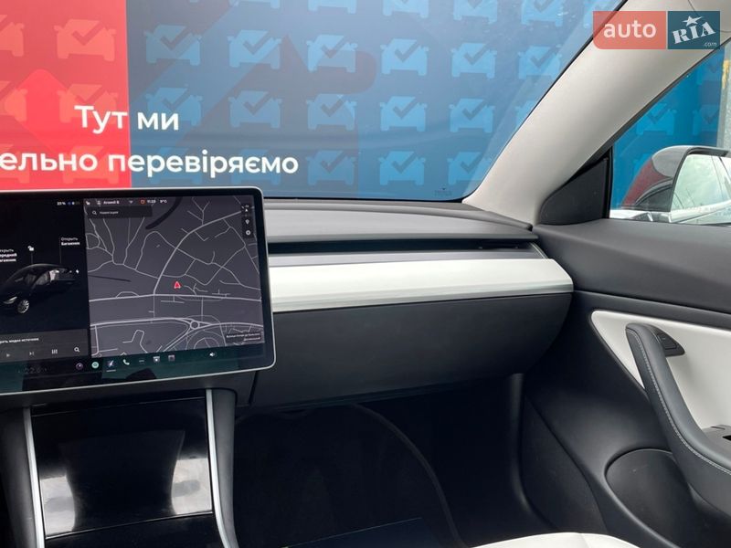 Седан Tesla Model 3 2019 в Киеве