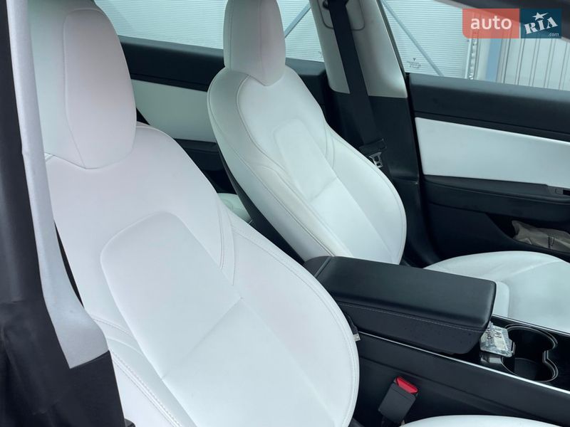 Седан Tesla Model 3 2019 в Киеве