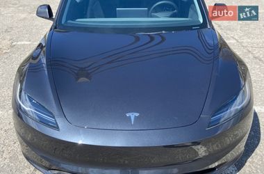 Седан Tesla Model 3 2025 в Киеве