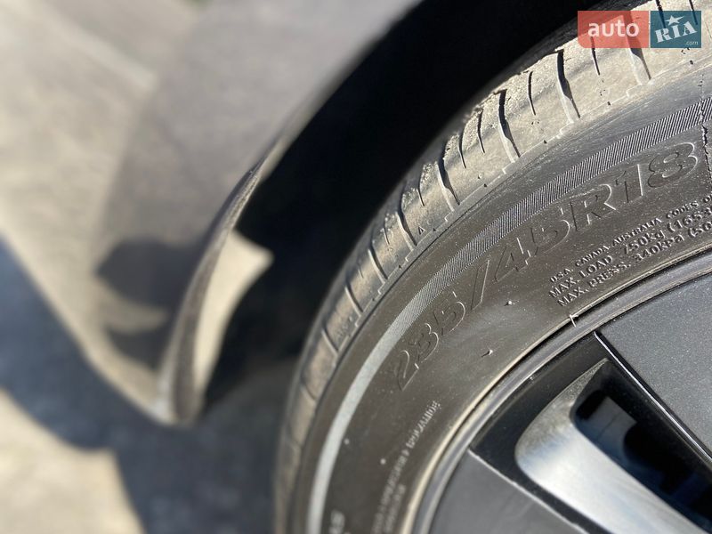 Седан Tesla Model 3 2025 в Киеве
