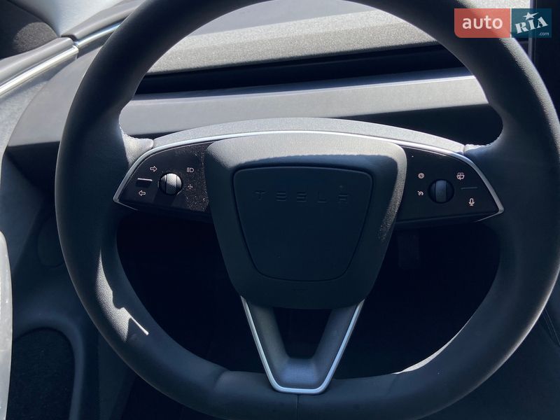 Седан Tesla Model 3 2025 в Киеве