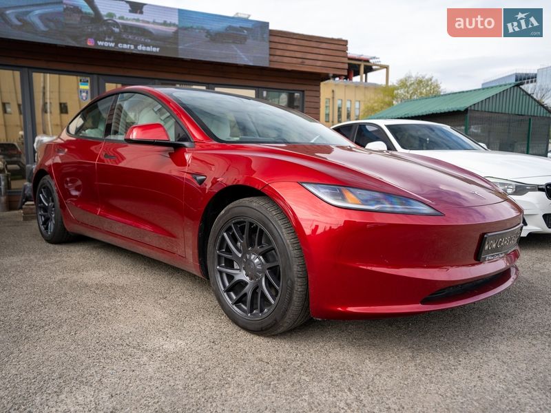Седан Tesla Model 3 2024 в Киеве