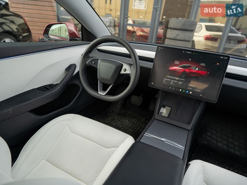Седан Tesla Model 3 2024 в Киеве