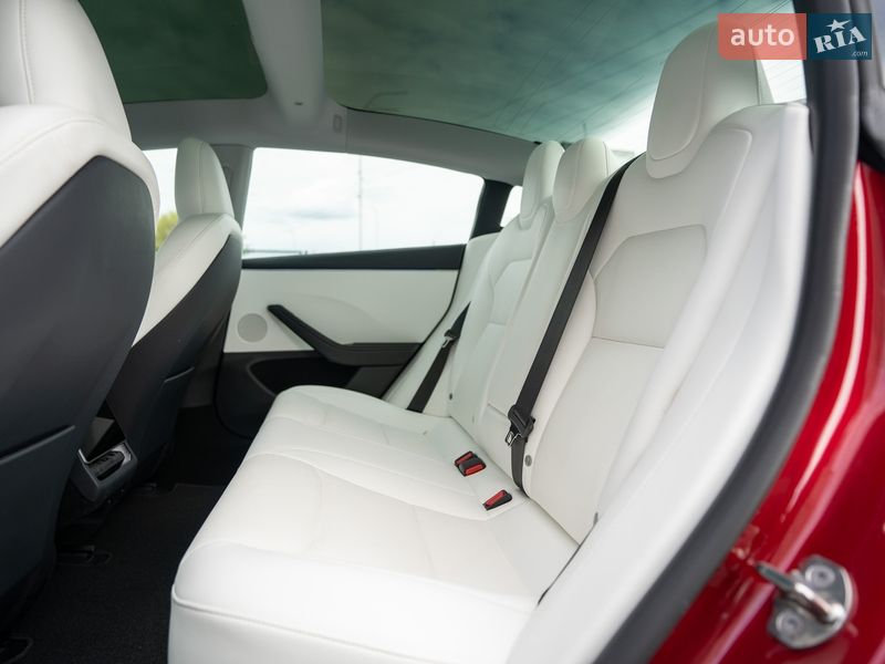 Седан Tesla Model 3 2024 в Киеве