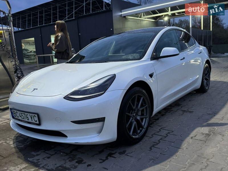 Tesla Model 3 2022