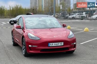 Седан Tesla Model 3 2022 в Киеве