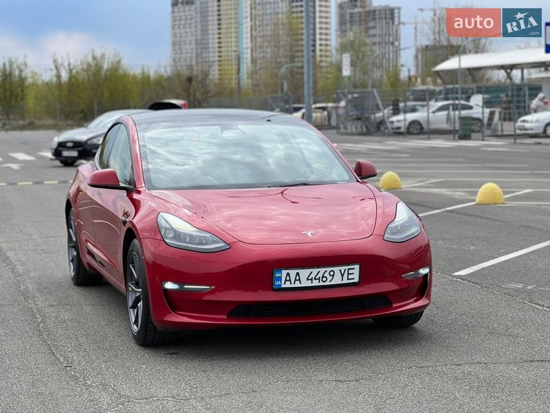 Седан Tesla Model 3 2022 в Киеве