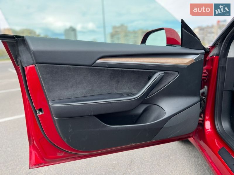 Седан Tesla Model 3 2022 в Киеве