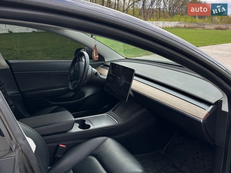 Седан Tesla Model 3 2021 в Луцке