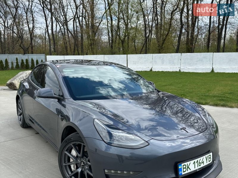 Седан Tesla Model 3 2021 в Луцке