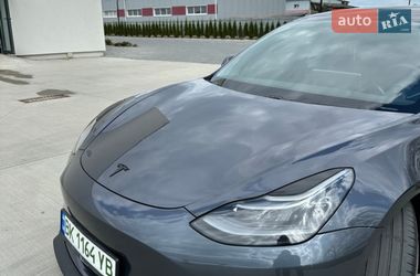 Седан Tesla Model 3 2021 в Луцке