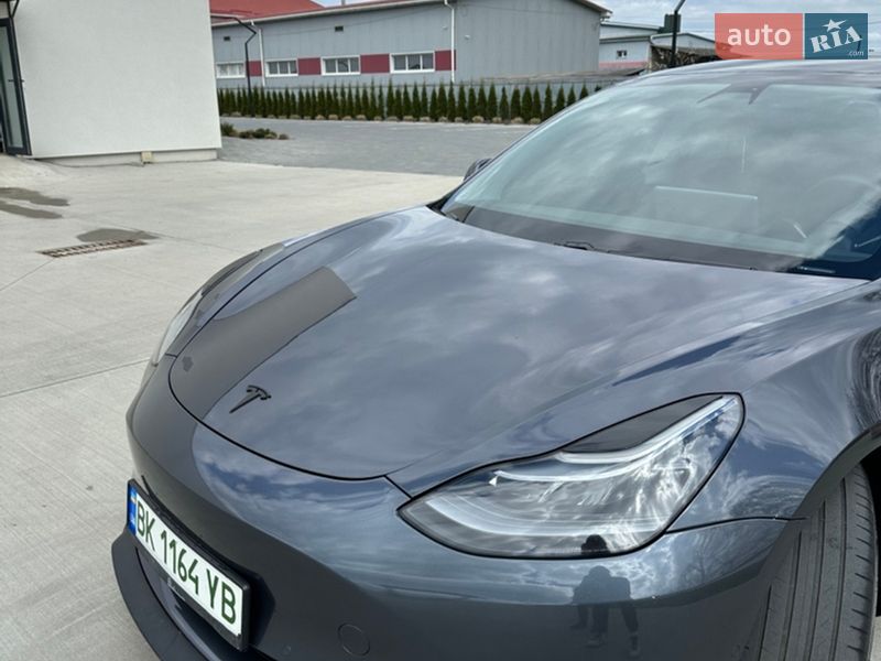 Седан Tesla Model 3 2021 в Луцке