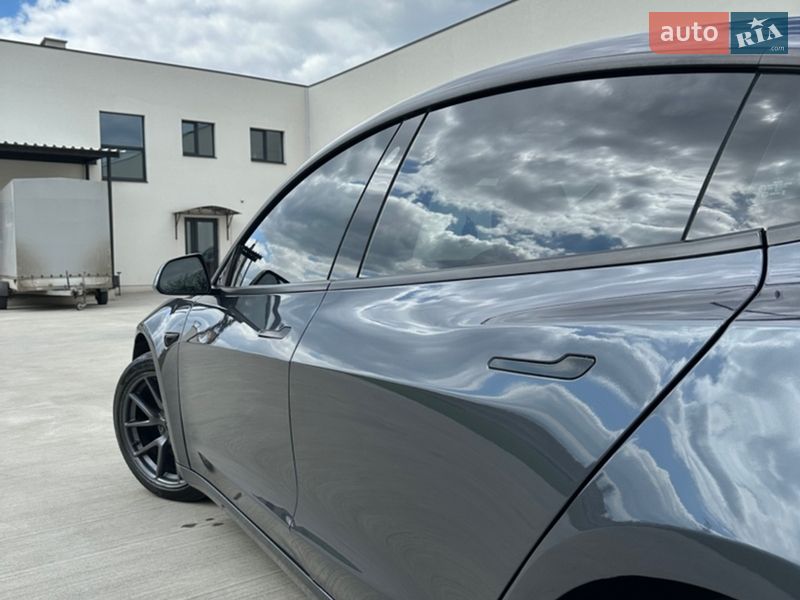 Седан Tesla Model 3 2021 в Луцке