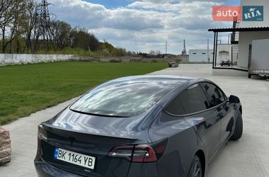 Седан Tesla Model 3 2021 в Луцке