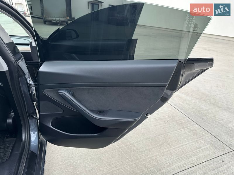 Седан Tesla Model 3 2021 в Луцке