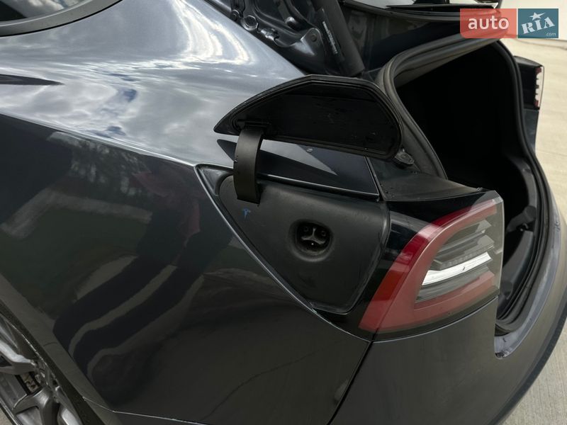 Седан Tesla Model 3 2021 в Луцке